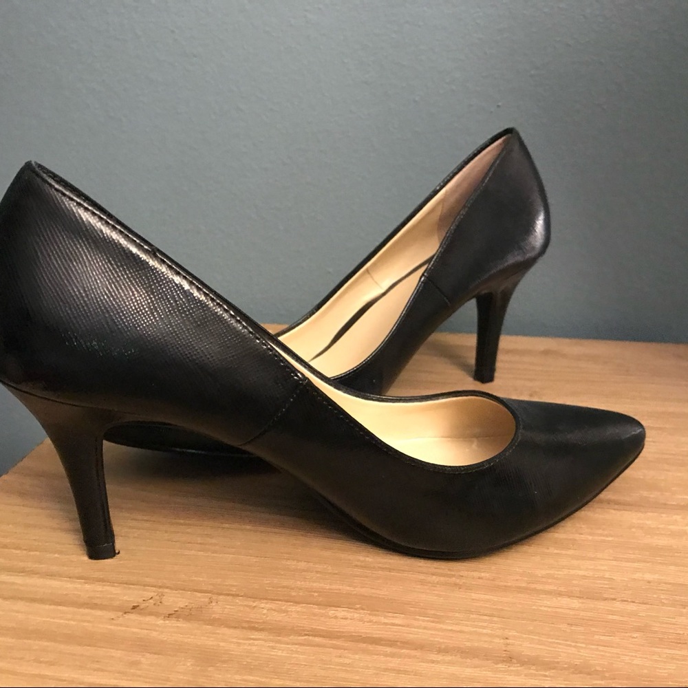 🎉HP🎉 Kelly & Katie Black Classic Pumps - Picture 7 of 7